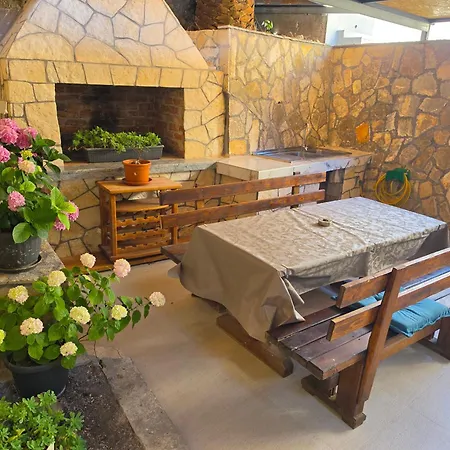 Co Centar Hvar Апартаменти